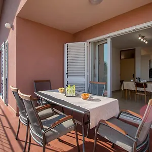 Apartment Rubina With Secure Parking, Medulin