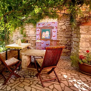 Appartement Kamene Price Rooms, Music And Food